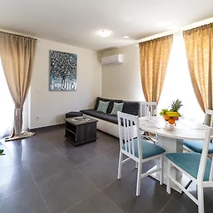 Apartment Leondori, Krk Town